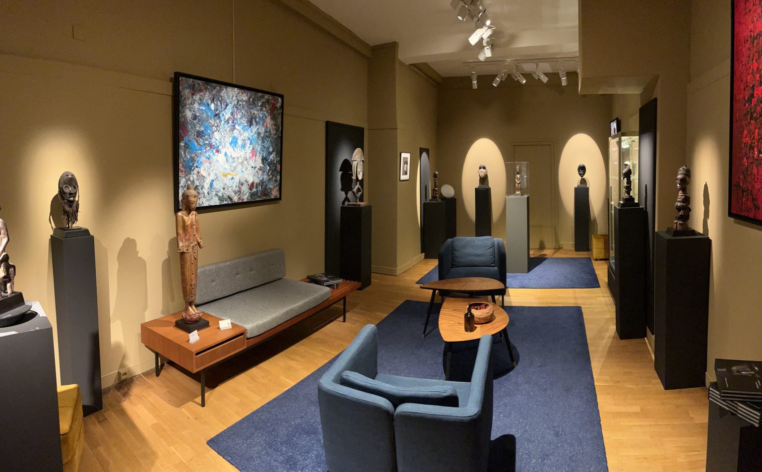 Éric Hertault est un galeriste spécialisé dans les arts premiers